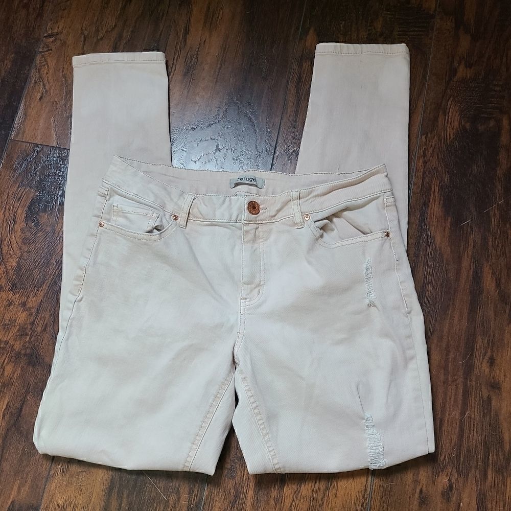 Refuge Distressed Jeans
